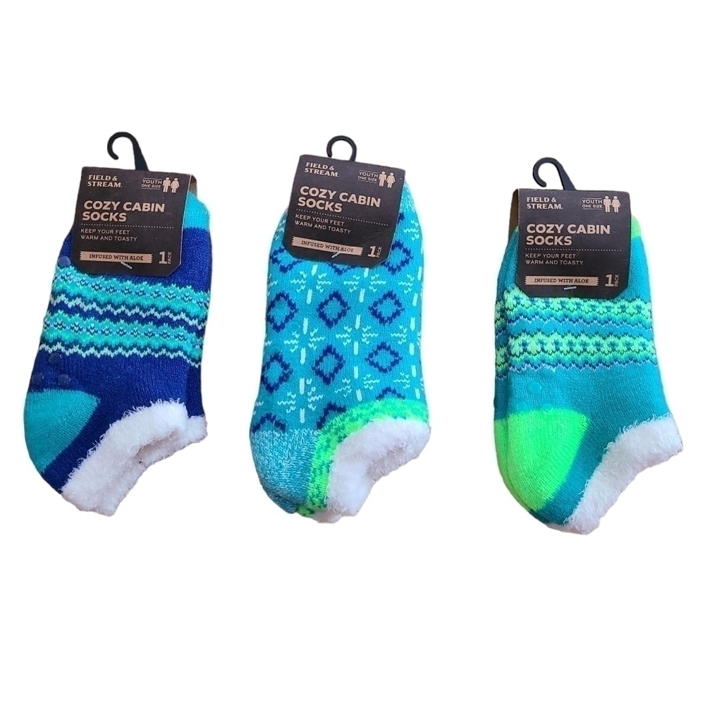 3 Pairs of Aloe Infused Field and Stream Cozy Cabin Socks, Youth Size 10- 4